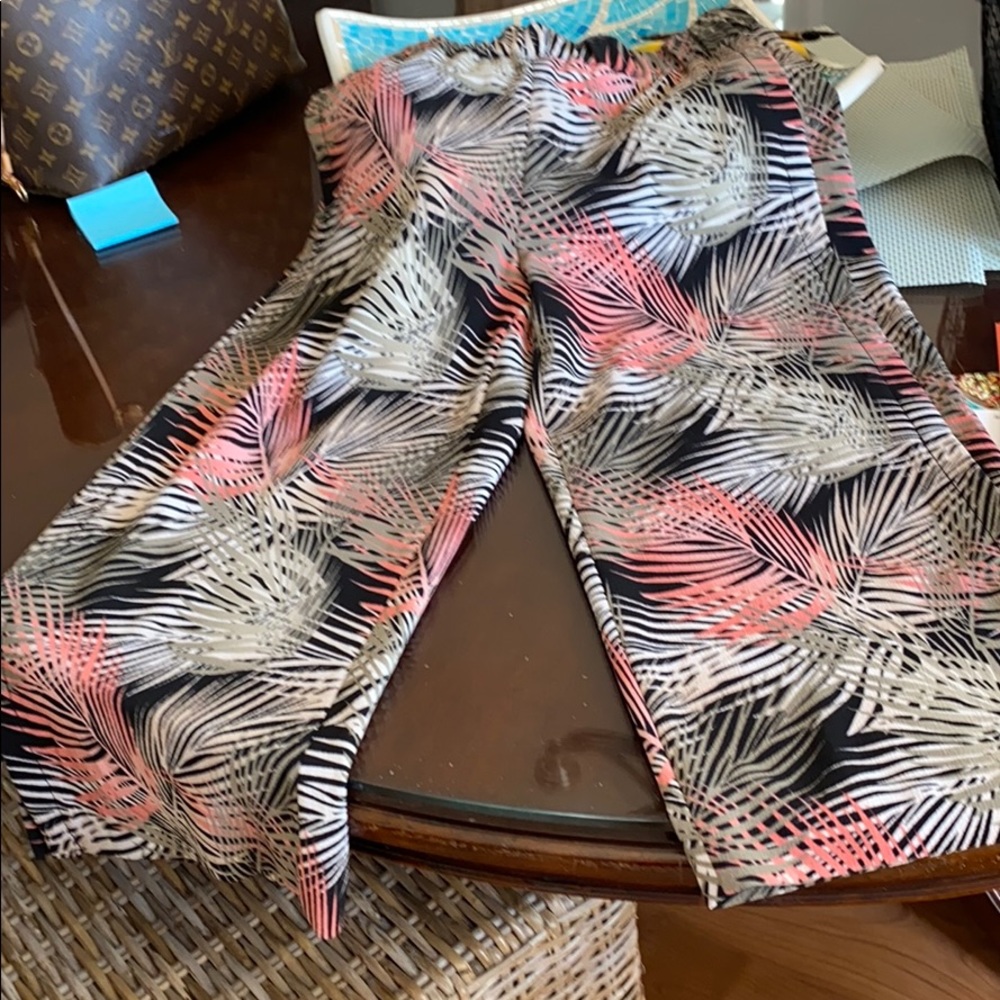 Women’s wide leg crop palm pattern wide palm